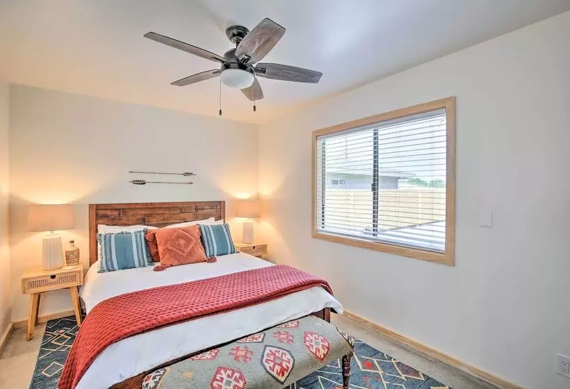 Modern Joshua Tree Bungalow With Fire Pit & Bbq!