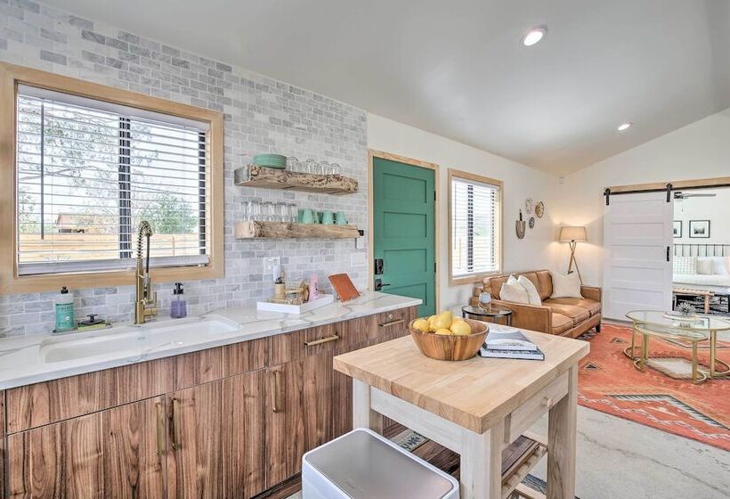 Modern Joshua Tree Bungalow With Fire Pit & Bbq!