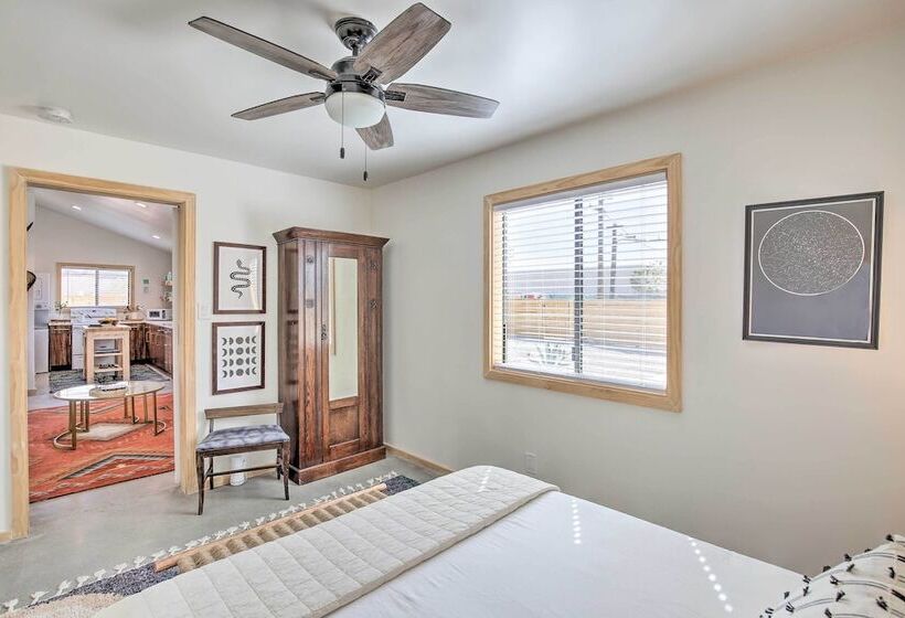 Modern Joshua Tree Bungalow With Fire Pit & Bbq!