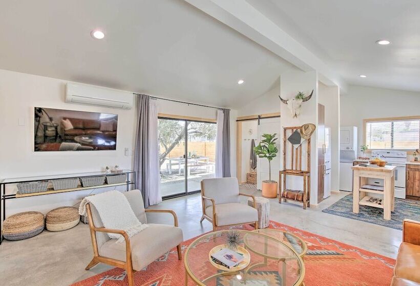 Modern Joshua Tree Bungalow With Fire Pit & Bbq!