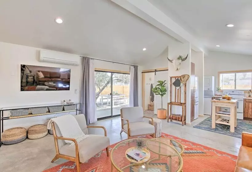 Modern Joshua Tree Bungalow With Fire Pit & Bbq!