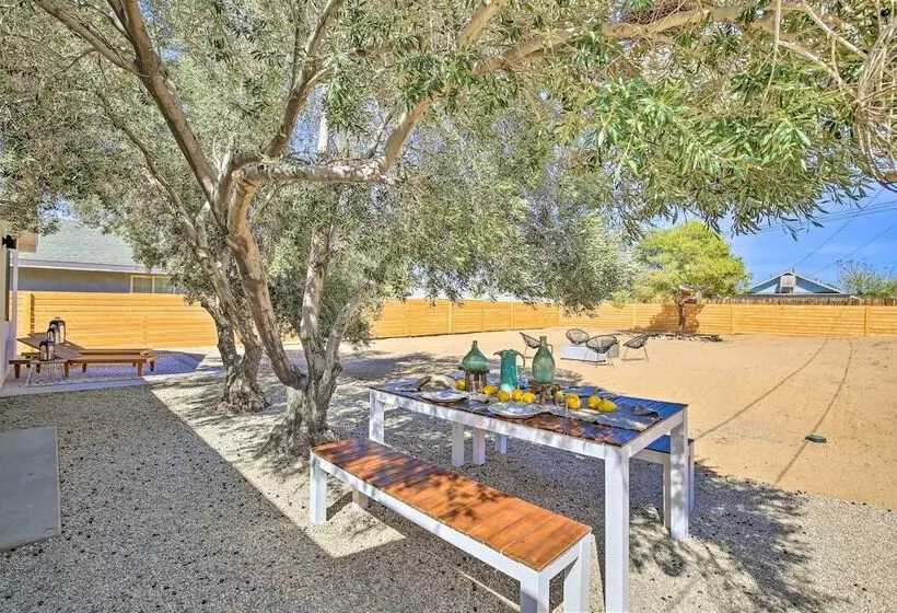 Modern Joshua Tree Bungalow With Fire Pit & Bbq!