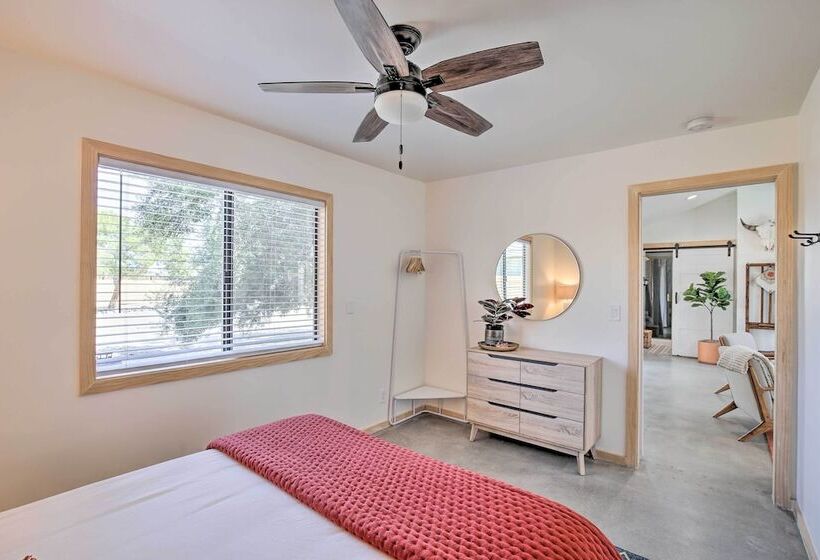 Modern Joshua Tree Bungalow With Fire Pit & Bbq!