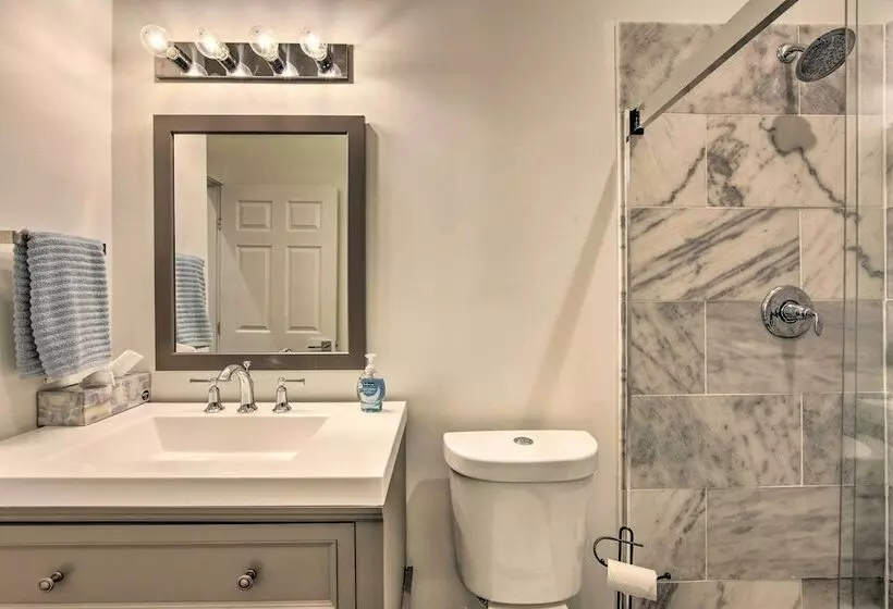 Modern Cedar Creek Lake Retreat W/ Panoramic View!