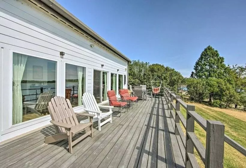 Modern Cedar Creek Lake Retreat W/ Panoramic View!