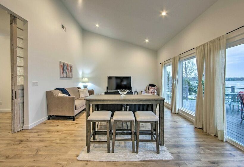 Modern Cedar Creek Lake Retreat W/ Panoramic View!