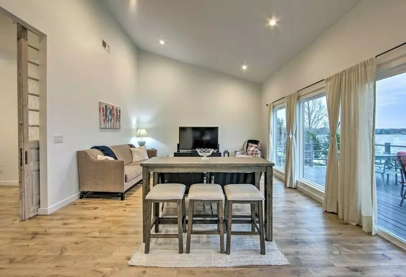 Modern Cedar Creek Lake Retreat W/ Panoramic View!