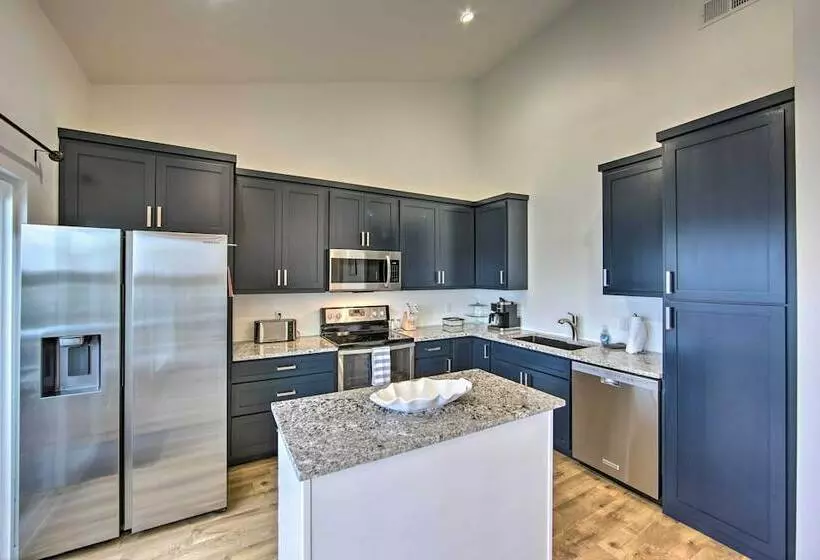 Modern Cedar Creek Lake Retreat W/ Panoramic View!