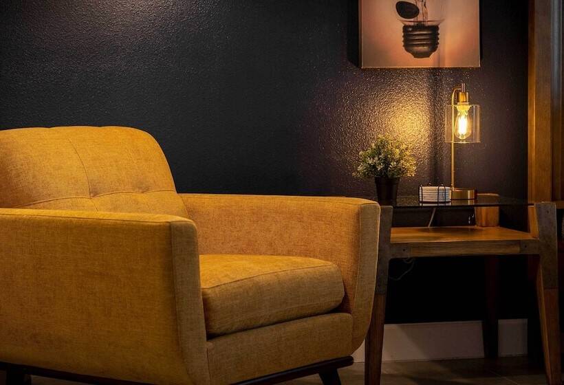 Newly Remodeled Family Home W/ Pool Near Disney!