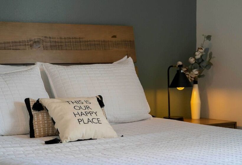 Newly Remodeled Family Home W/ Pool Near Disney!