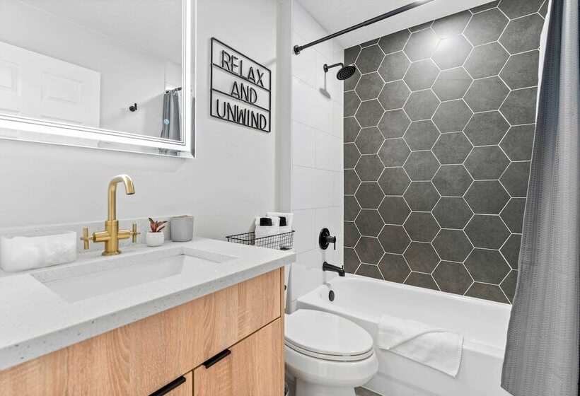 Newly Remodeled Family Home W/ Pool Near Disney!