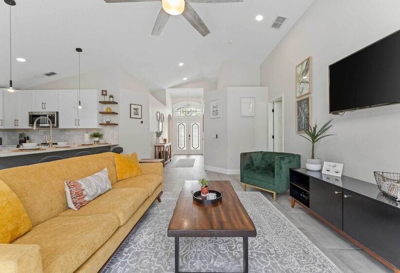 Newly Remodeled Family Home W/ Pool Near Disney!