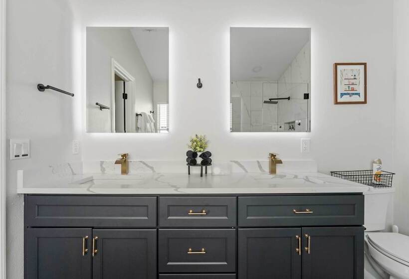 Newly Remodeled Family Home W/ Pool Near Disney!