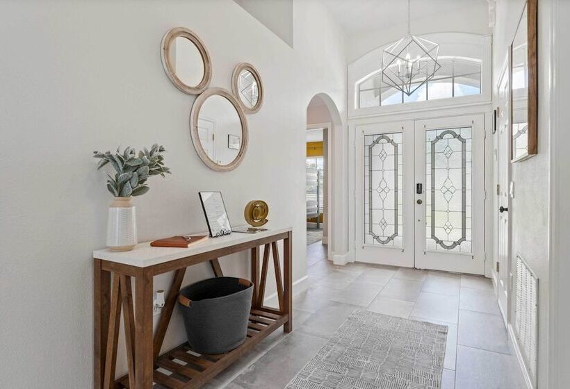 Newly Remodeled Family Home W/ Pool Near Disney!