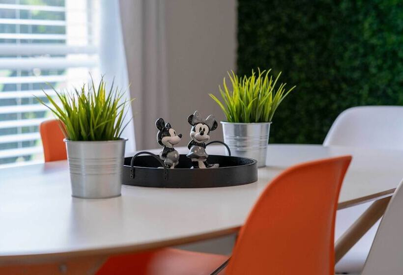 Newly Remodeled Family Home W/ Pool Near Disney!