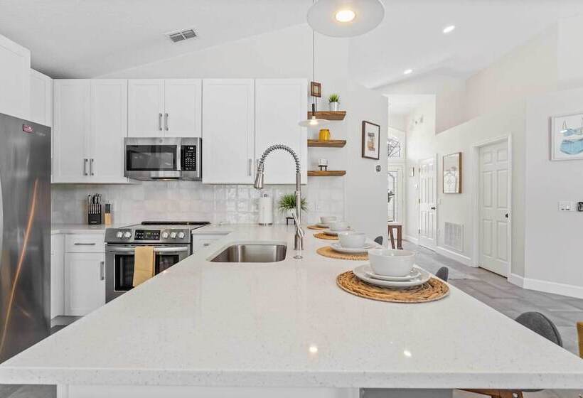 Newly Remodeled Family Home W/ Pool Near Disney!