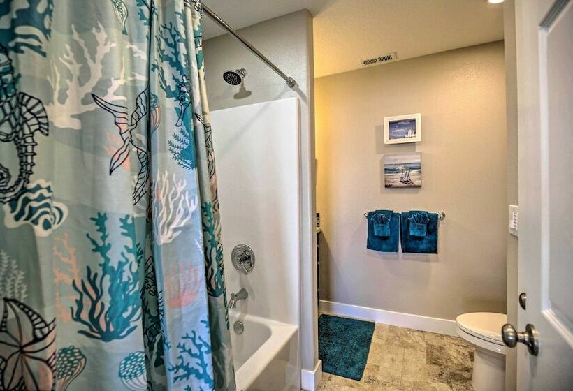 Ocean View Lincoln City Retreat W/ 3 Viewing Decks