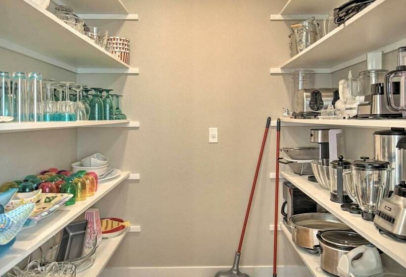 Ocean View Lincoln City Retreat W/ 3 Viewing Decks