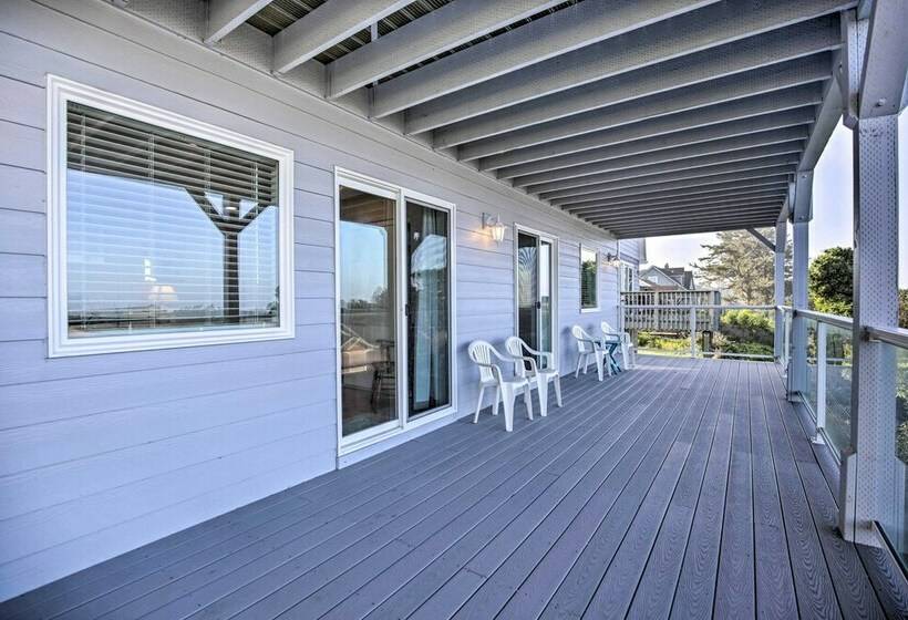 Ocean View Lincoln City Retreat W/ 3 Viewing Decks