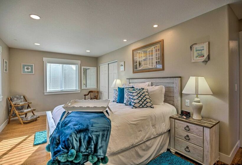 Ocean View Lincoln City Retreat W/ 3 Viewing Decks