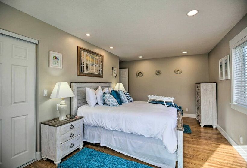 Ocean View Lincoln City Retreat W/ 3 Viewing Decks