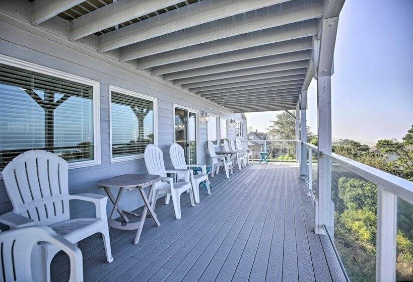 Ocean View Lincoln City Retreat W/ 3 Viewing Decks