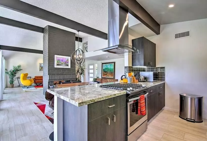 Palm Springs Oasis W/ Pool & Golf Course Views!