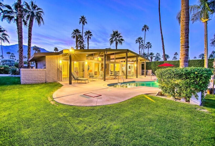 Palm Springs Oasis W/ Pool & Golf Course Views!