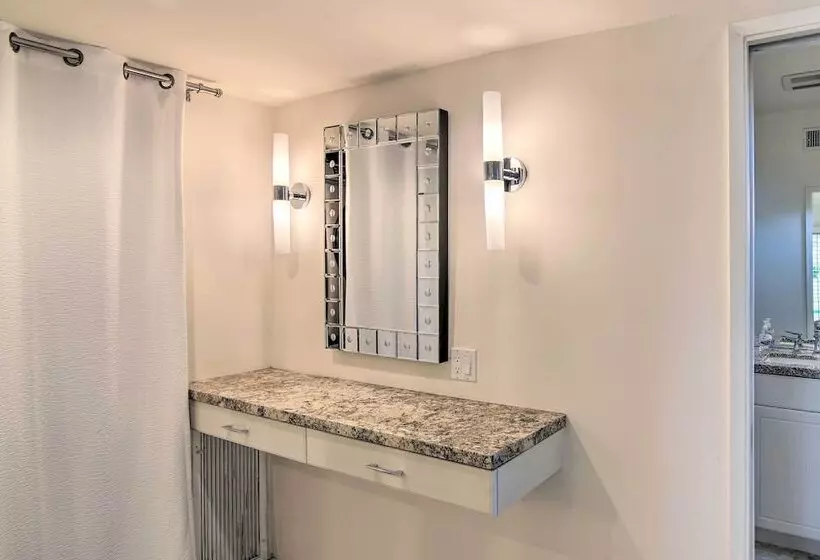 Palm Springs Oasis W/ Pool & Golf Course Views!