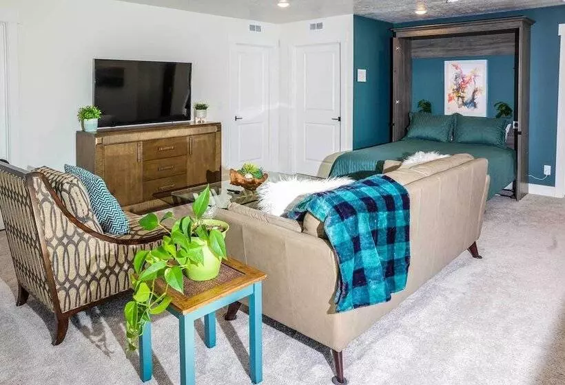 Stunning Park City Home W/ Hot Tub: 7 Mi To Skiing