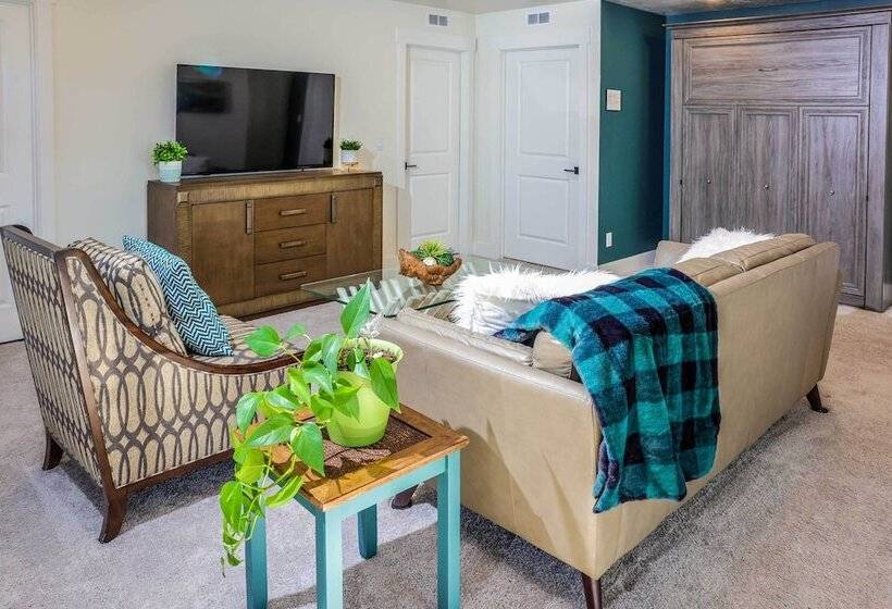 Stunning Park City Home W/ Hot Tub: 7 Mi To Skiing