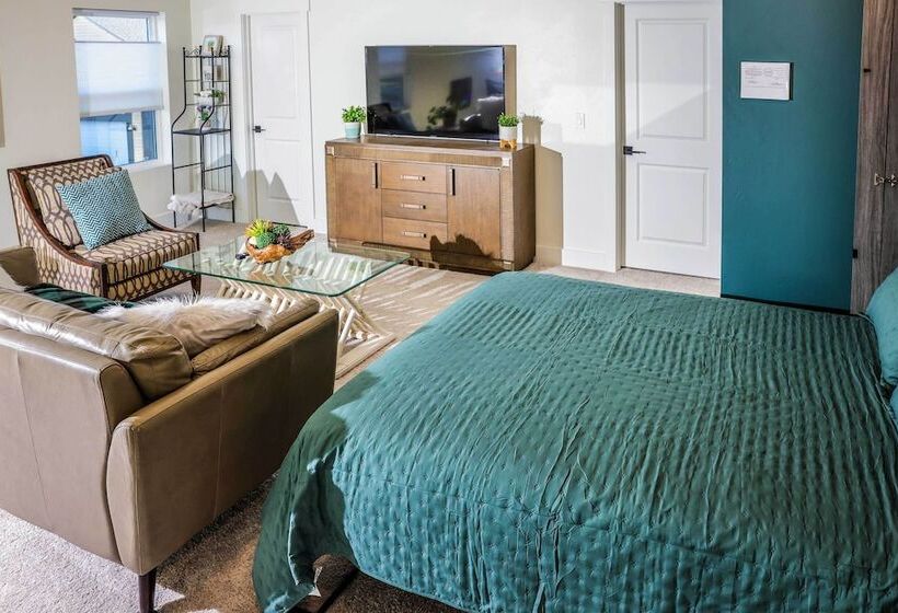 Stunning Park City Home W/ Hot Tub: 7 Mi To Skiing