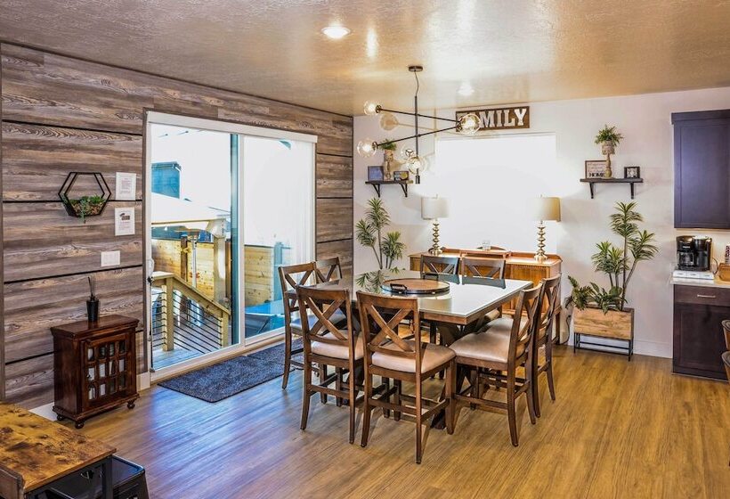 Stunning Park City Home W/ Hot Tub: 7 Mi To Skiing