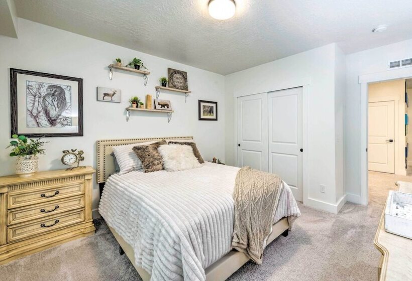 Stunning Park City Home W/ Hot Tub: 7 Mi To Skiing