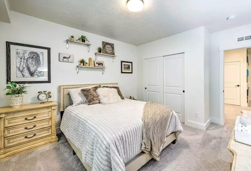 Stunning Park City Home W/ Hot Tub: 7 Mi To Skiing