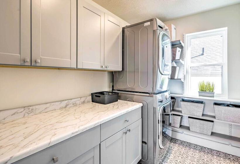 Stunning Park City Home W/ Hot Tub: 7 Mi To Skiing