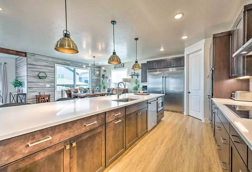 Stunning Park City Home W/ Hot Tub: 7 Mi To Skiing