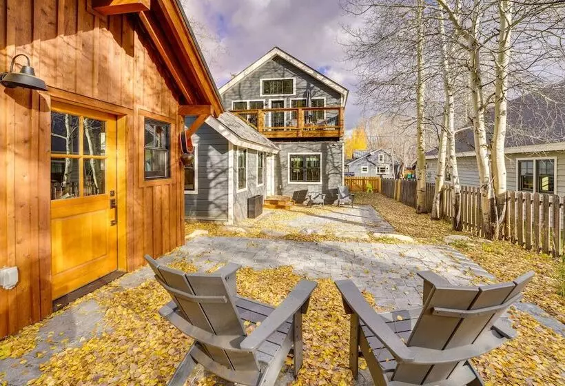 Inviting & Renovated Home In Crested Butte!