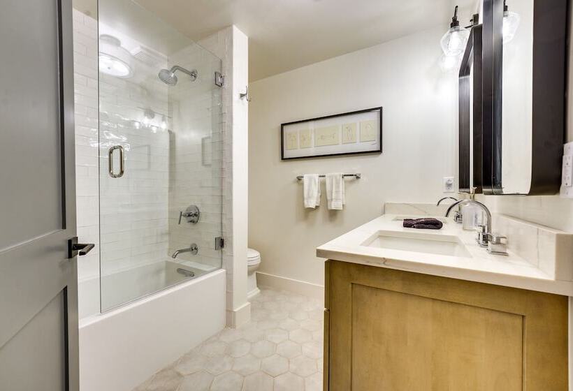 Inviting & Renovated Home In Crested Butte!