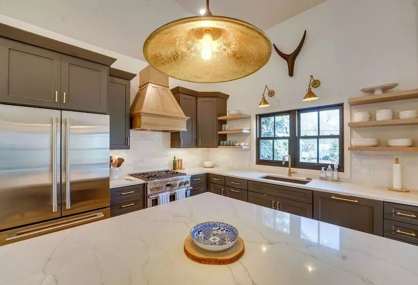 Inviting & Renovated Home In Crested Butte!