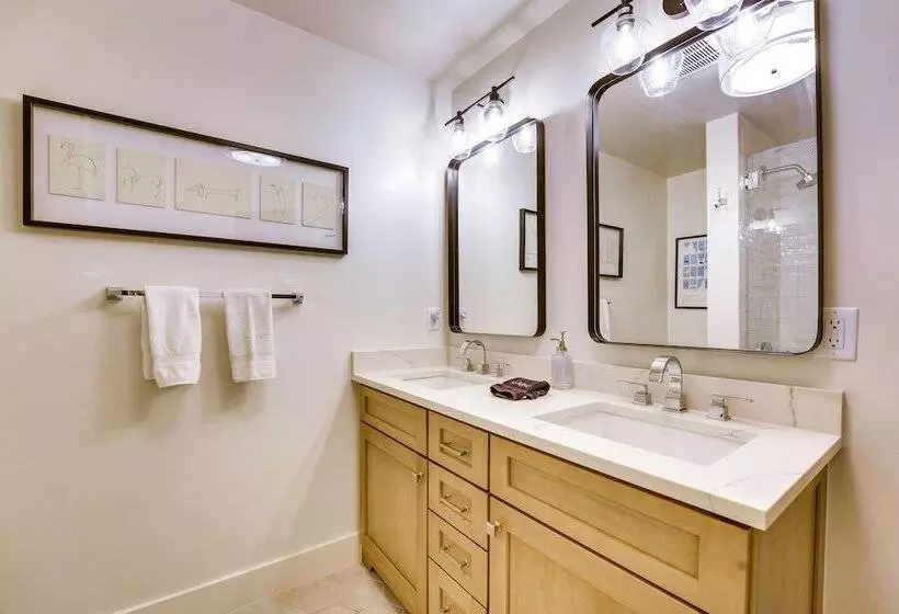 Inviting & Renovated Home In Crested Butte!