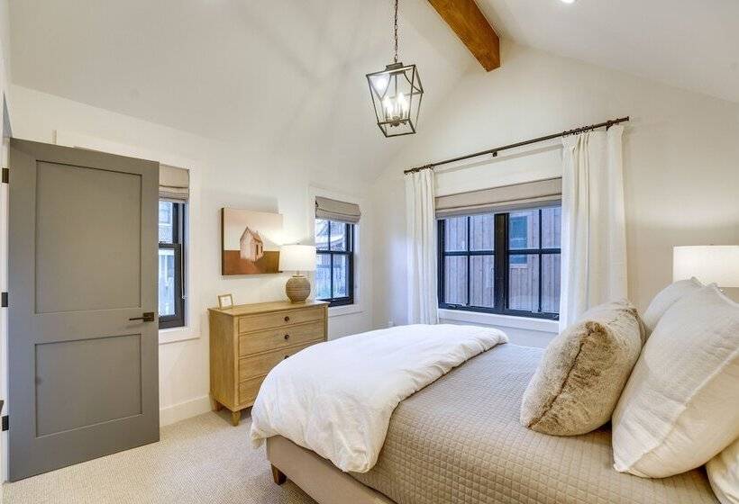 Inviting & Renovated Home In Crested Butte!