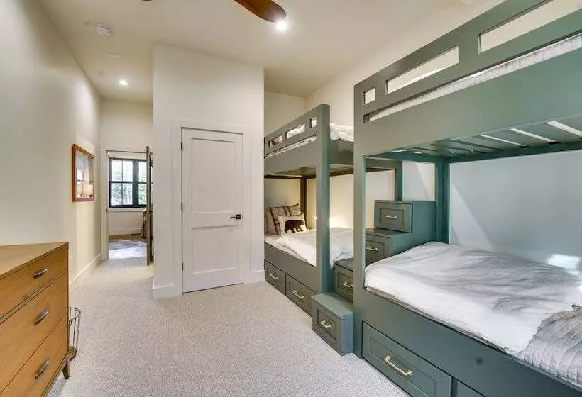 Inviting & Renovated Home In Crested Butte!