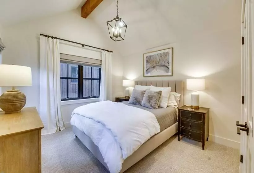 Inviting & Renovated Home In Crested Butte!