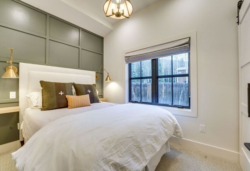 Inviting & Renovated Home In Crested Butte!