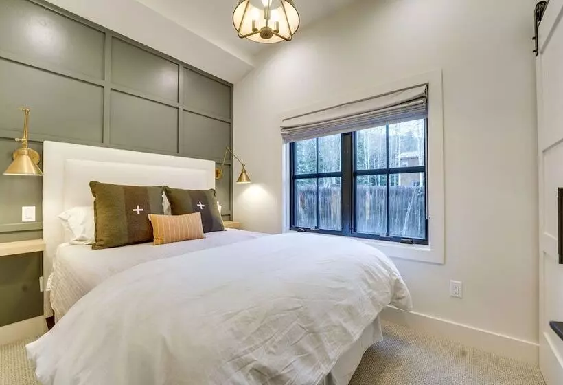 Inviting & Renovated Home In Crested Butte!