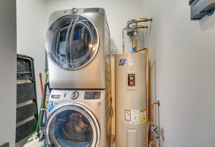 Inviting & Renovated Home In Crested Butte!