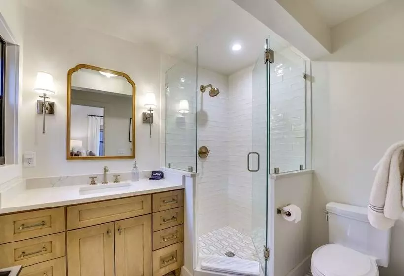 Inviting & Renovated Home In Crested Butte!