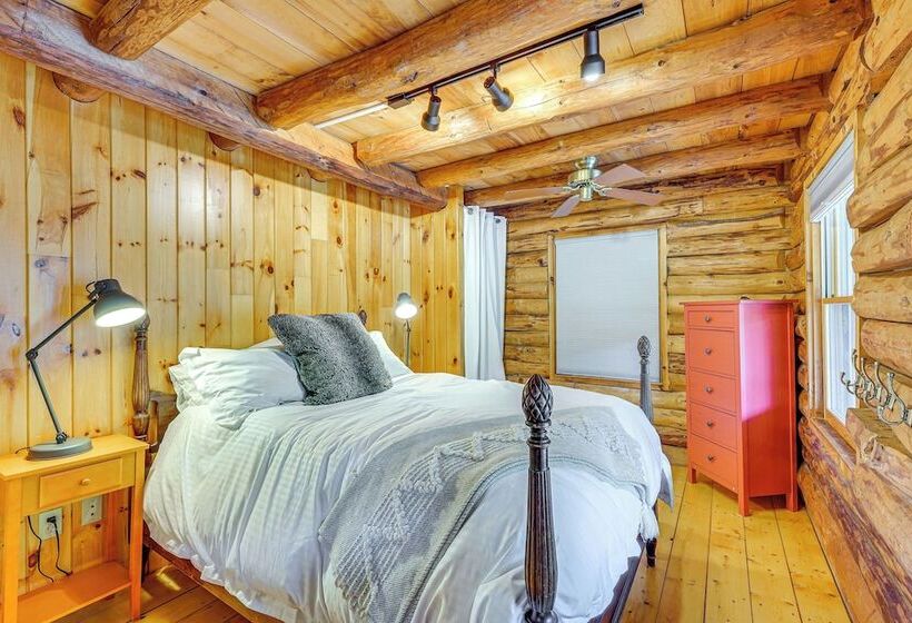 Picture Perfect Vermont Mtn Cabin W/ Hot Tub!