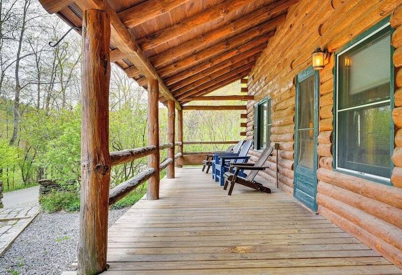 Picture Perfect Vermont Mtn Cabin W/ Hot Tub!